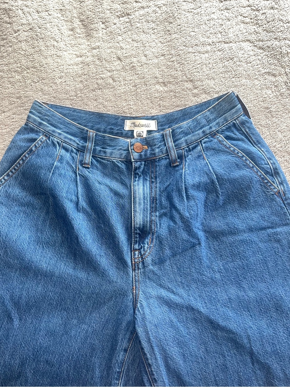 Madewell Baggy Pleated Straight Leg Jeans - Blue Denim - Picture 4 of 8